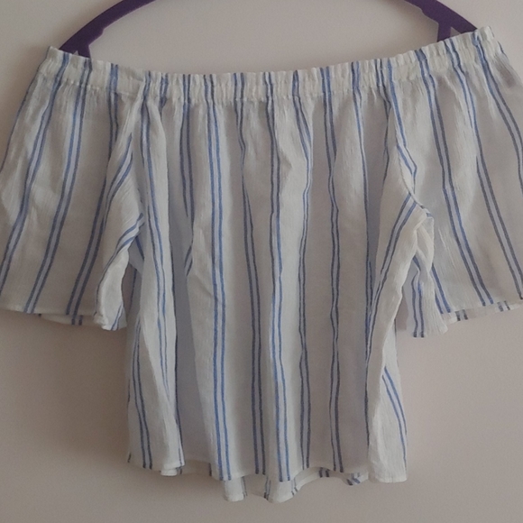 Off-shoulder stripped crop - Picture 2 of 5